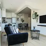 Phaedrus Living: Seaside Modern Flat Lighthouse 63