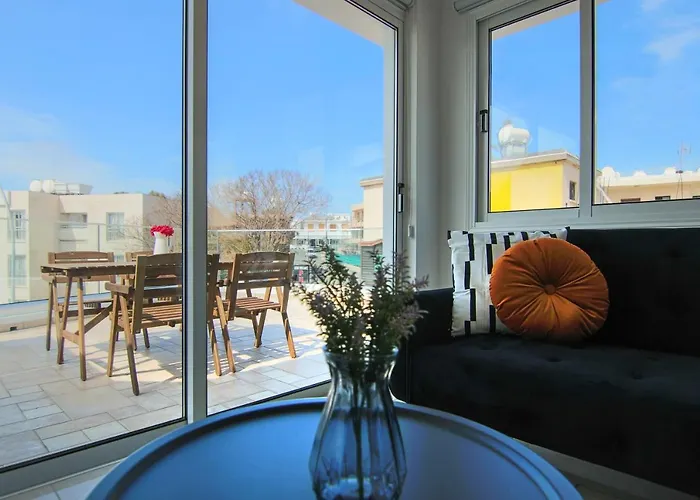 Phaedrus Living: Seaside Modern Flat Lighthouse 63