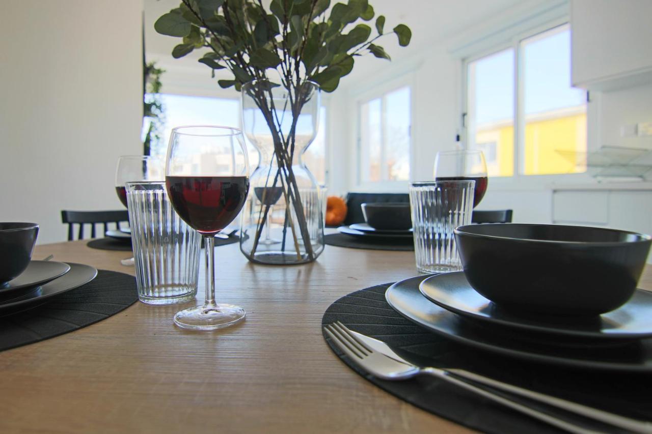 Phaedrus Living: Seaside Modern Flat Lighthouse 63